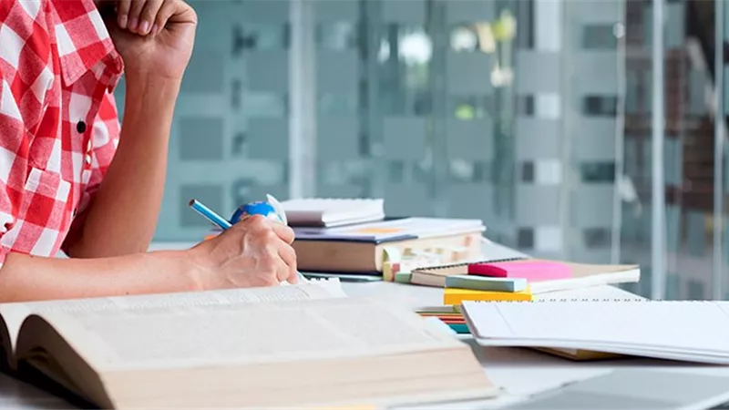 تجنّبها.. أخطاء المذاكرة الشائعة قبل امتحانات نصف العام