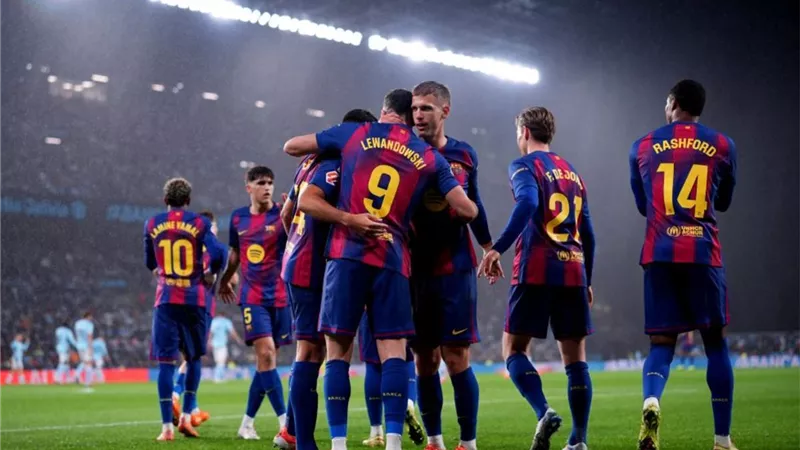 هانز فليك يعلن تشكيل برشلونة لمواجهة أتلتيك بيلباو بالدوري الإسباني