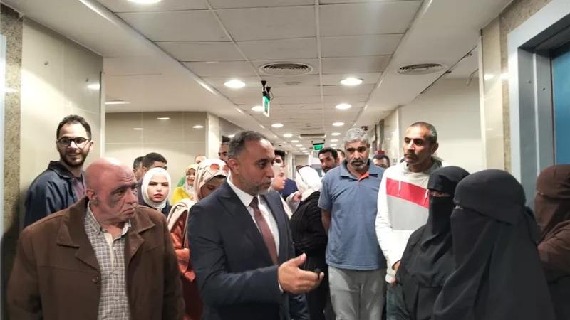 وكيل وزارة الصحة بشمال سيناء يتفقد مستشفى العريش العام ويكرم العاملين