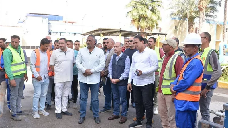 رئيس مياه كفر الشيخ يتفقد المحطة الرئيسة التى تعمل بالطاقة الشمسية|صور