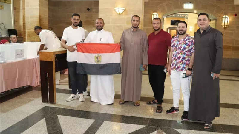 قبل غلق باب التصويت.. إقبال كبير لأبناء الجالية المصرية بجدة 