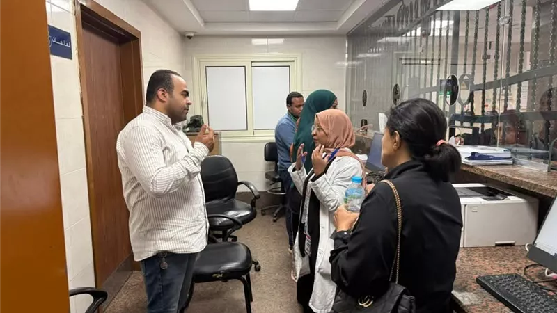 استمرار متابعة الفرق المرورية بالمنشآت الصحية التابعة للرعاية بالأقصر