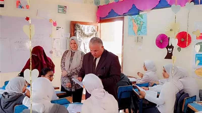 قبيصي يتفقد المدارس ويشيد بالموسم الثاني لـمعرض «الفيوم تتحدث»