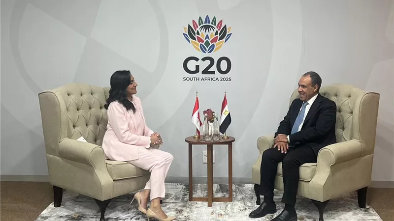 وزير الخارجية يدعو كندا للمشاركة في مؤتمر إعادة إعمار غزة 