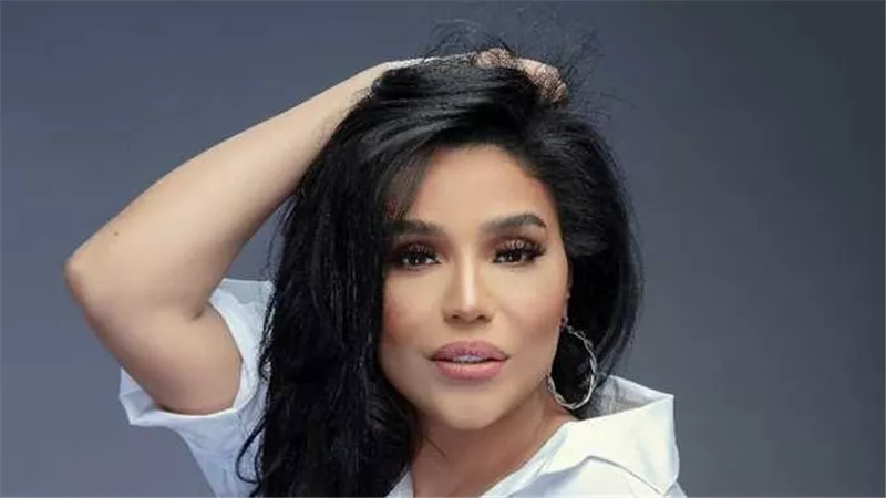 أمينة توجه رسالة لـ تامر حسني: