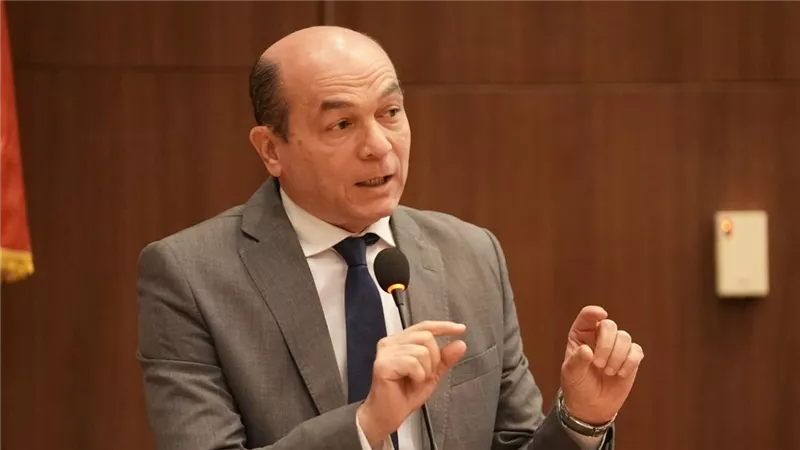 «الأثريين العرب» يهدي درع «الريادة» إلى المعماري حمدي السطوحي