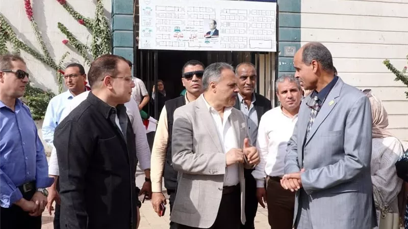 المشاركة واجب وطني.. محافظ الشرقية يتفقد لجان انتخابات النواب |صور
