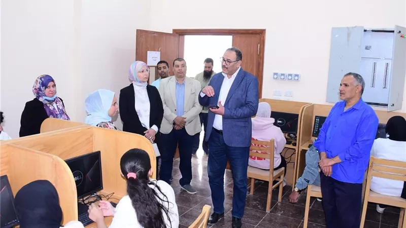 جامعة سوهاج: 825 طالبًا بكلية الطب يؤدون اختبارات 
