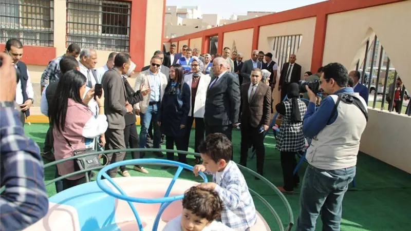 وزيرة التضامن ومحافظ الوادي الجديد يفتتحان حضانة أطفال