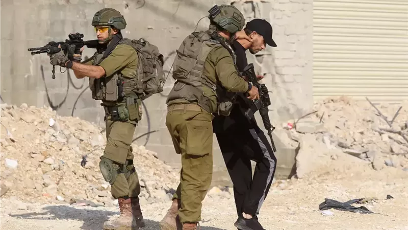 53.8 % من الإسرائيليين يؤيدون استخدام الفلسطينيين «دروعًا بشرية»