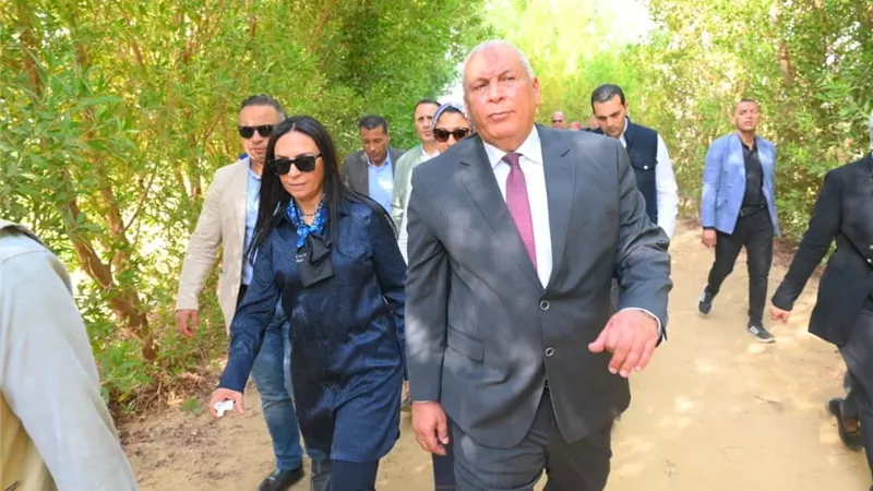 وزيرة التضامن الاجتماعي تتفقد مشروع مزرعة الوقف الخيري بالوادى الجديد