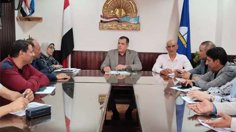 وكيل تعليم دمياط يهنئ المعلمين بوصول حافز التدريس تقديرا لجهودهم 