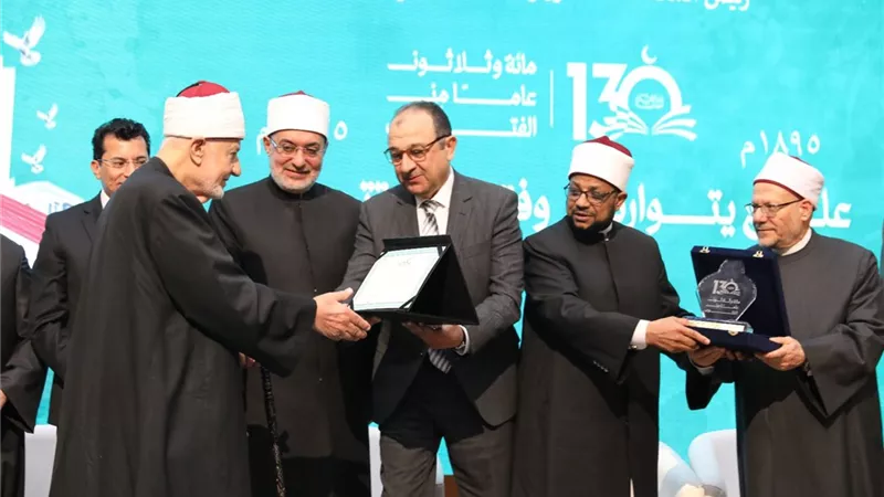 130 عامًا على إنشائها.. دار الإفتاء تكرم المفتين السابقين وأُسَر الراحلين