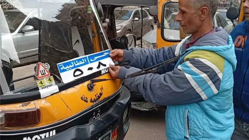ترقيم «التوك توك» بحي الطالبية تمهيدا لإحلال المركبات البديلة