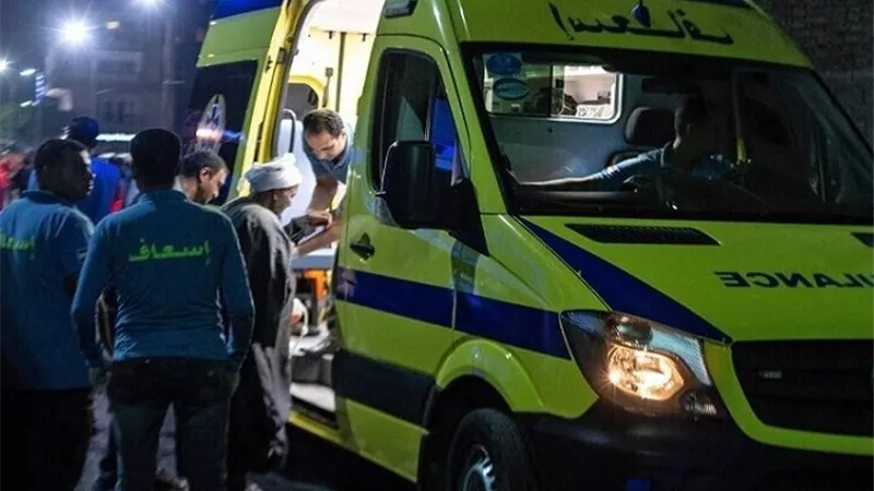 إصابة شخص في حادث تصادم دراجة نارية بحاجز خرساني بطريق العين السخنة