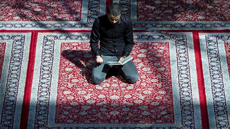 جمع الصلاة لأجل الدروس.. متى يكون جائزًا؟ |أمين الفتوى يجيب