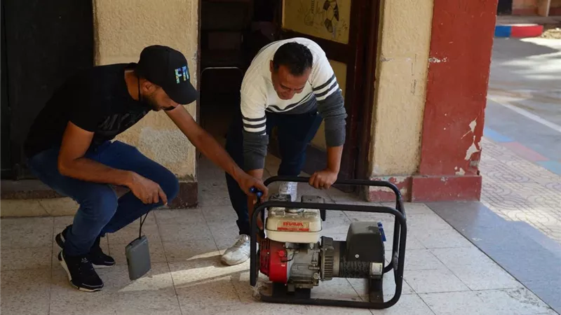 صيانة شاملة لأعمدة الإنارة بمحيط لجان الانتخابات في بورفؤاد ببورسعيد