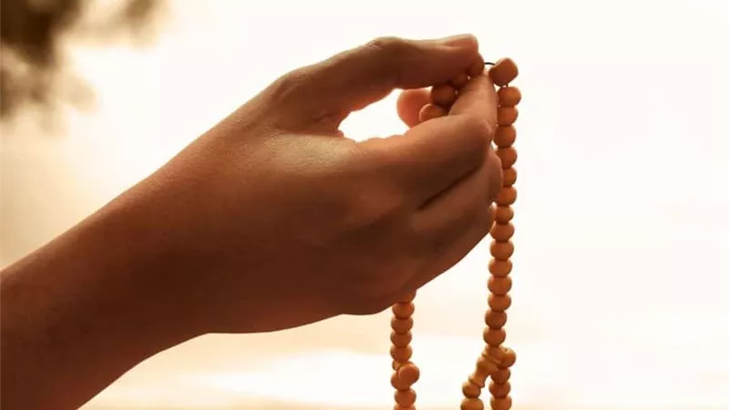 أفضل أذكار بعد الصلاة.. أمين الفتوى يوضح الطريقة الصحيحة