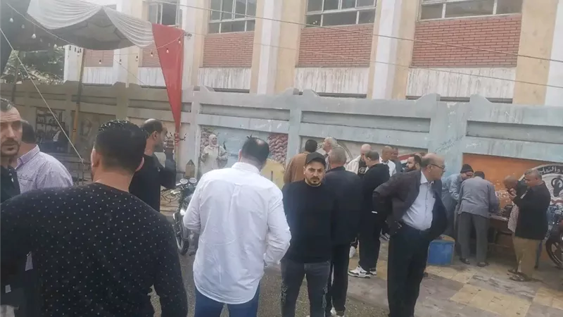 بدء توافد المواطنين على لجان الاقتراع بميت سلسيل بالدقهلية