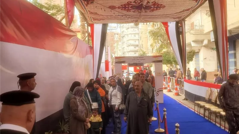 توافد المواطنين للمشاركة في انتخابات النواب بالشرقية