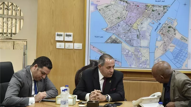 محافظ بورسعيد يترأس غرفة عمليات الشبكة الوطنية الموحدة للطوارئ 
