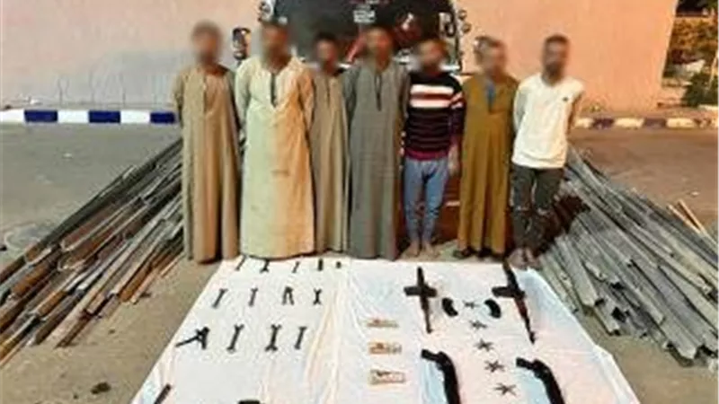 7 عناصر إجرامية في قبضة أمن أسيوط لاتهامهم بسرقة مكونات أبراج الكهرباء