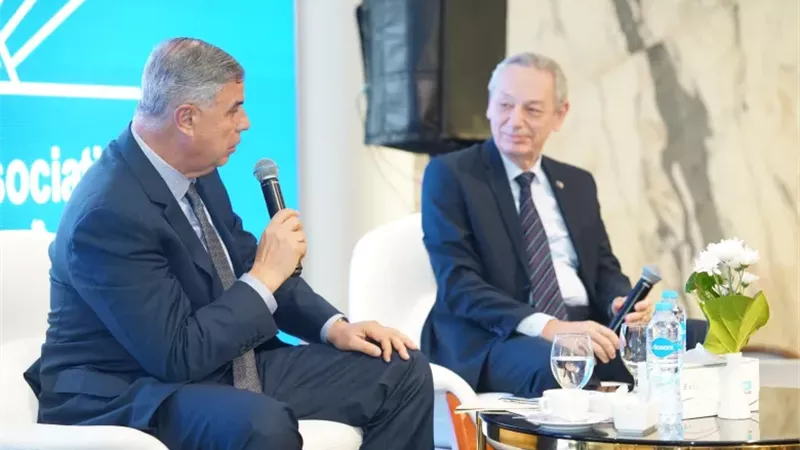 الإسكندرية تدخل التأمين الصحي الشامل بنهاية 2025 وخطط لتطوير 659 طريقًا