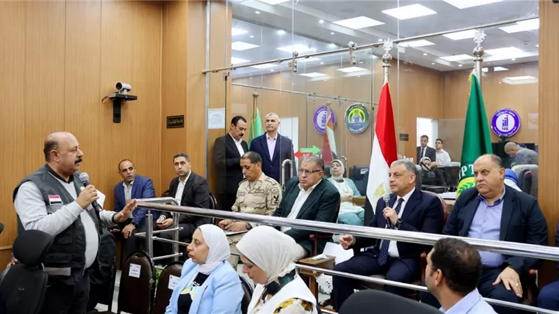 محافظ الإسماعيلية يتابع من خلال الشبكة الوطنية انتخابات النواب 