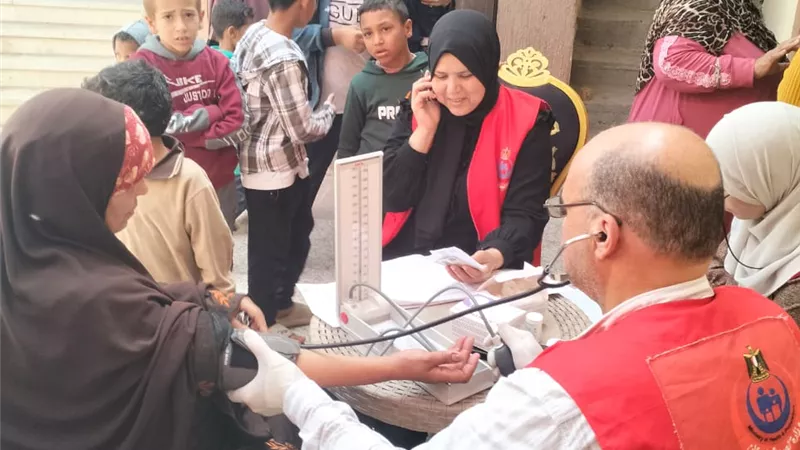 توقيع الكشف الطبى على 185 مواطنا بقافلة سكانية مجانية لخدمة أهالي الدلنجات