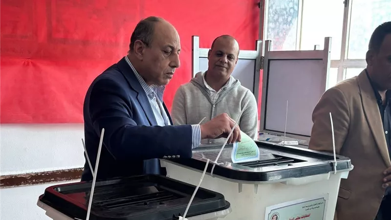 رئيس “حماة الوطن” يدلي بصوته في انتخابات مجلس النواب 2025