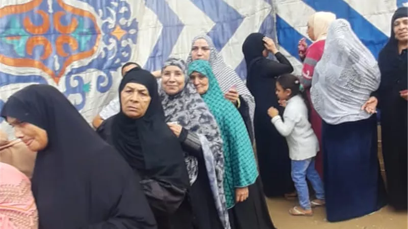  إقبال كبير من السيدات على لجان الانتخابات بشبين القناطر| صور 