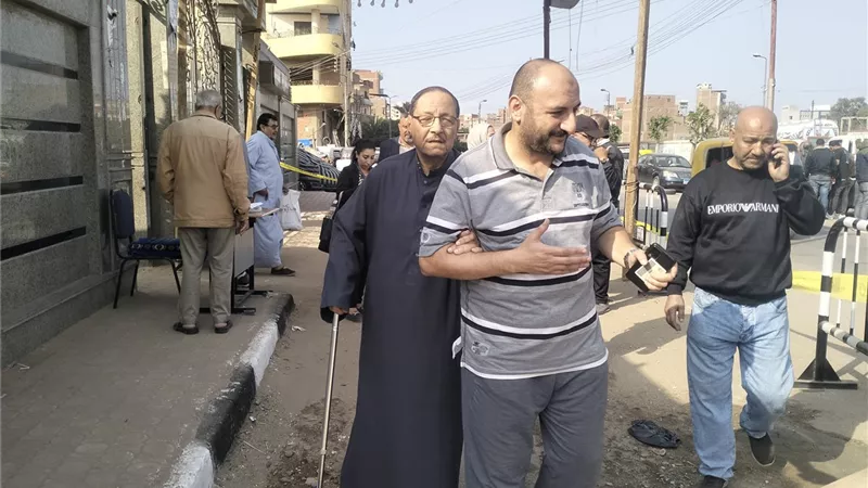 يستندون على العكاز.. كبار السن يزينون المشهد الانتخابي في الغربية