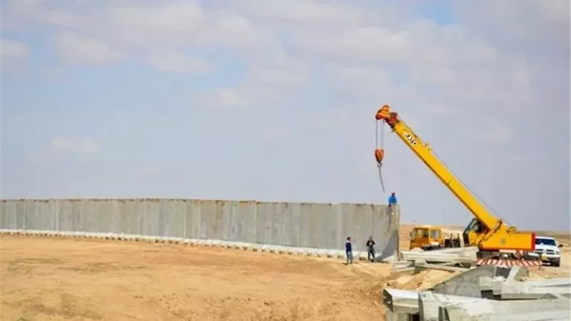 أحمد موسى: كل الدول تقيم الأسوار المرتفعة حول سوريا