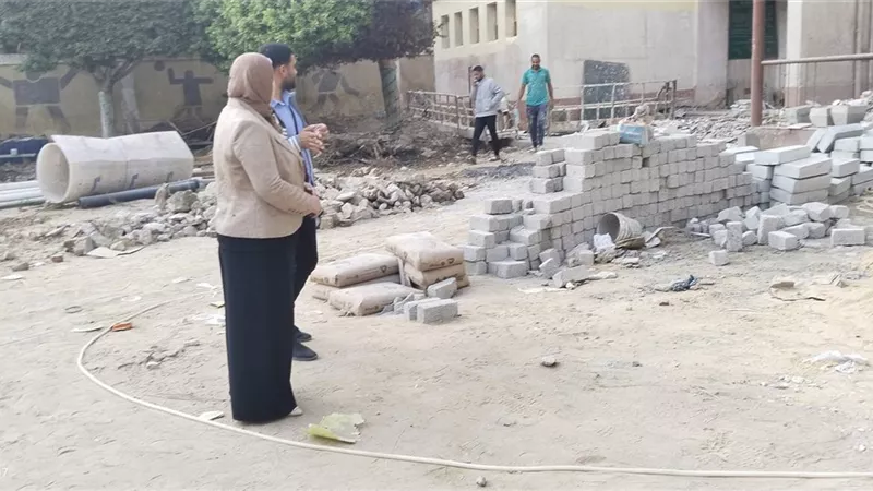 وكيل وزارة التعليم ببني سويف تتابع أعمال الصيانة بمدرسة علي بن أبي طالب