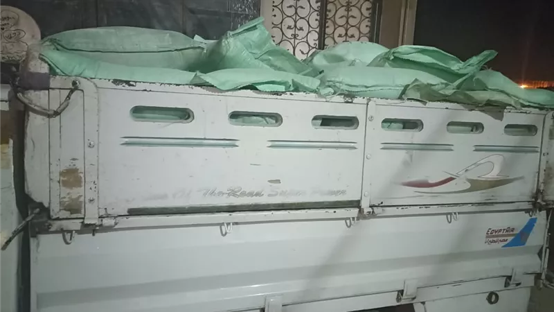 ضبط 16 شيكارة دقيق مدعّم قبل بيعها بالسوق السوداء في البحيرة 