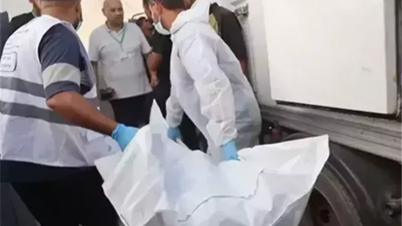 انتشال جثامين 8 شهداء من تحت أنقاض منزل بمخيم المغازي وسط قطاع غزة