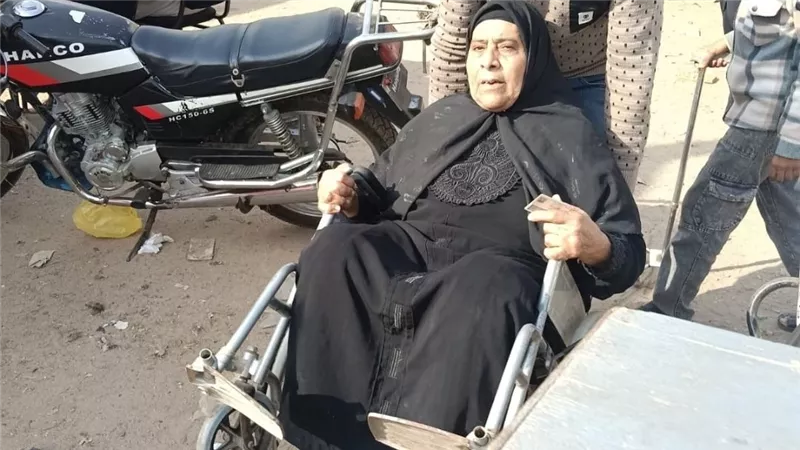 صورة اليوم.. سيدة على كرسي متحرك تتصدر المشهد الانتخابي بكفر الشيخ