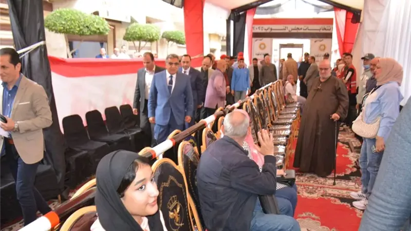محافظ الدقهلية يتابع سير العملية الانتخابية في اليوم الأول للانتخابات 