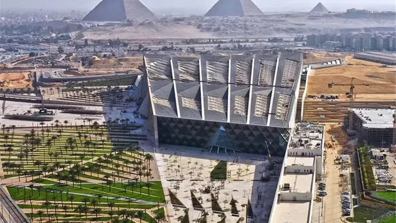 بعد افتتاح المتحف الكبير.. أيمن سامي يتوقع طفرة عقارية تمتد حتى 2026