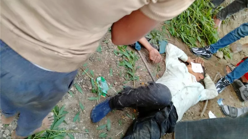 انقلاب تروسيكل بطريق دمو يصيب شخصين في الفيوم