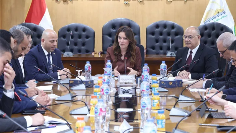 نائب محافظ الجيزة تستعرض المقومات الاقتصادية للمحافظة أمام الوفد الصيني