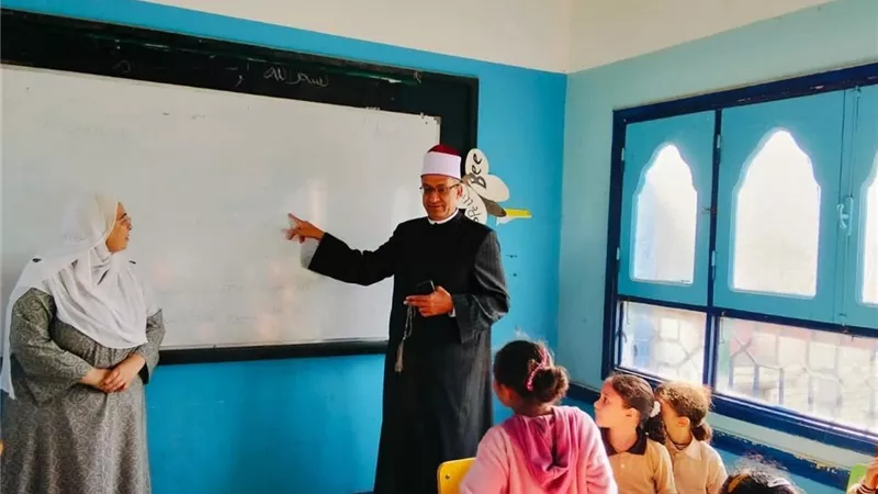 رئيس أزهرية كفر الشيخ يتابع سير العملية التعليمية واللجان الانتخابية