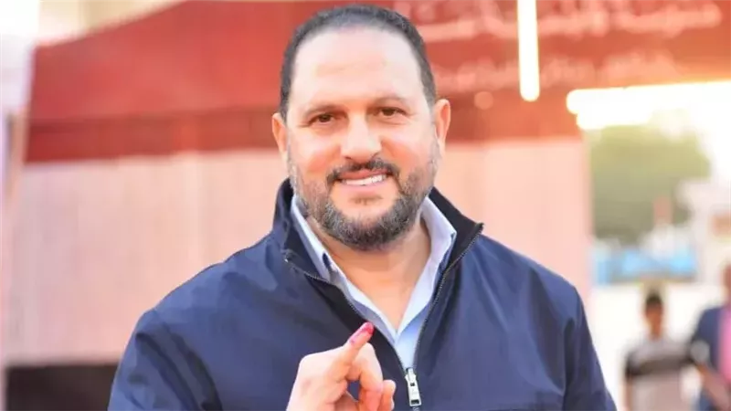 عماد زيادة يدلي بصوته في انتخابات مجلس النواب بالتجمع الخامس
