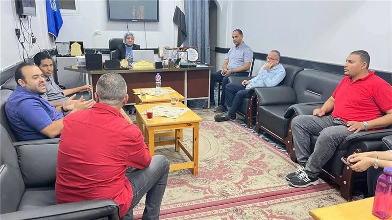الشؤون الصحية والتأمين الشامل في اجتماع لحل مشكلات الخدمات بالأقصر