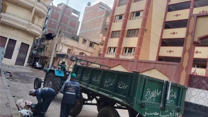 مواصلة حملات النظافة ورفع المخلفات والقمامة بدسوق في كفرالشيخ