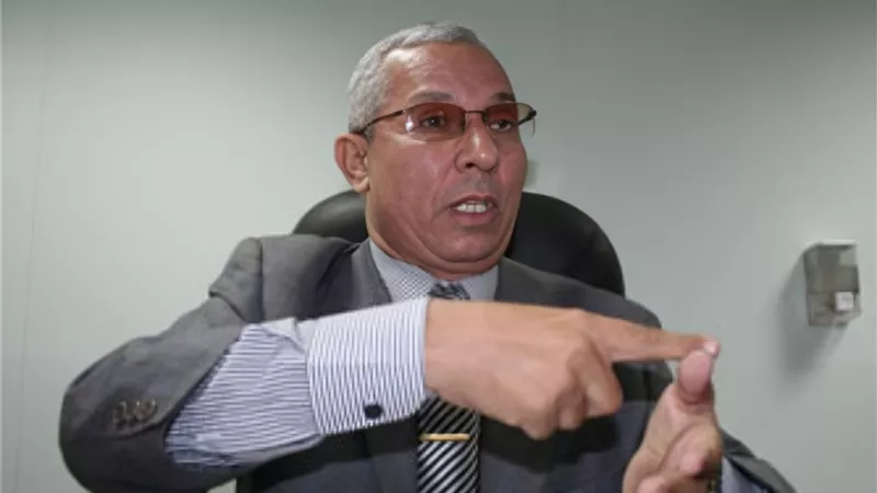 جمال زهران: مقاعد البرلمان توزع كمكافآت أو أدوات لحماية مصالح رجال الأعمال