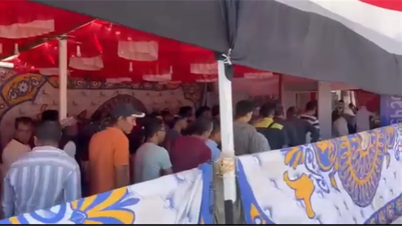 طوابير الناخبين تصطف أمام لجان شرم الشيخ مع بدء التصويت بانتخابات النواب