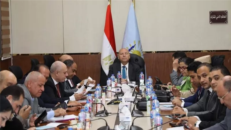 محافظ القاهرة يؤكد جاهزية مقار الانتخابات ويوجه بتقديم التيسيرات للمواطنين