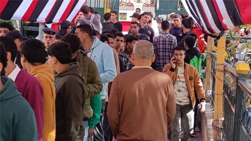 حضور مكثف من الشباب في لجنة مدرسة الشهيد عبدالرحيم السرسي بشبين الكوم
