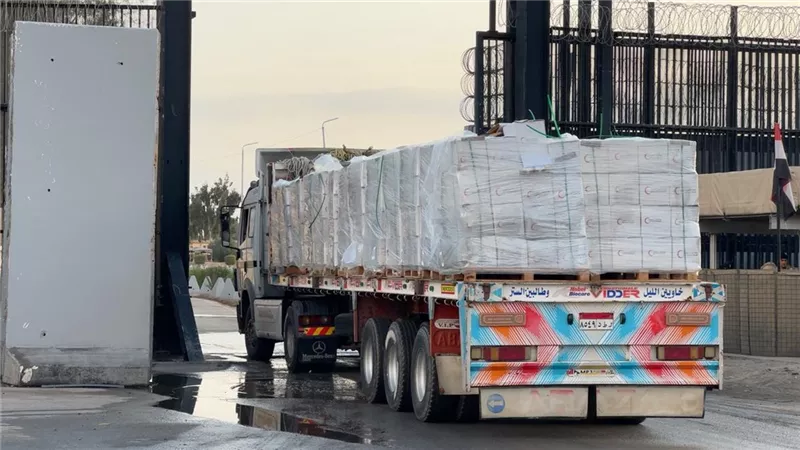 الهلال الأحمر المصري يطلق قافلة زاد العزة رقم 80 لإغاثة غزة